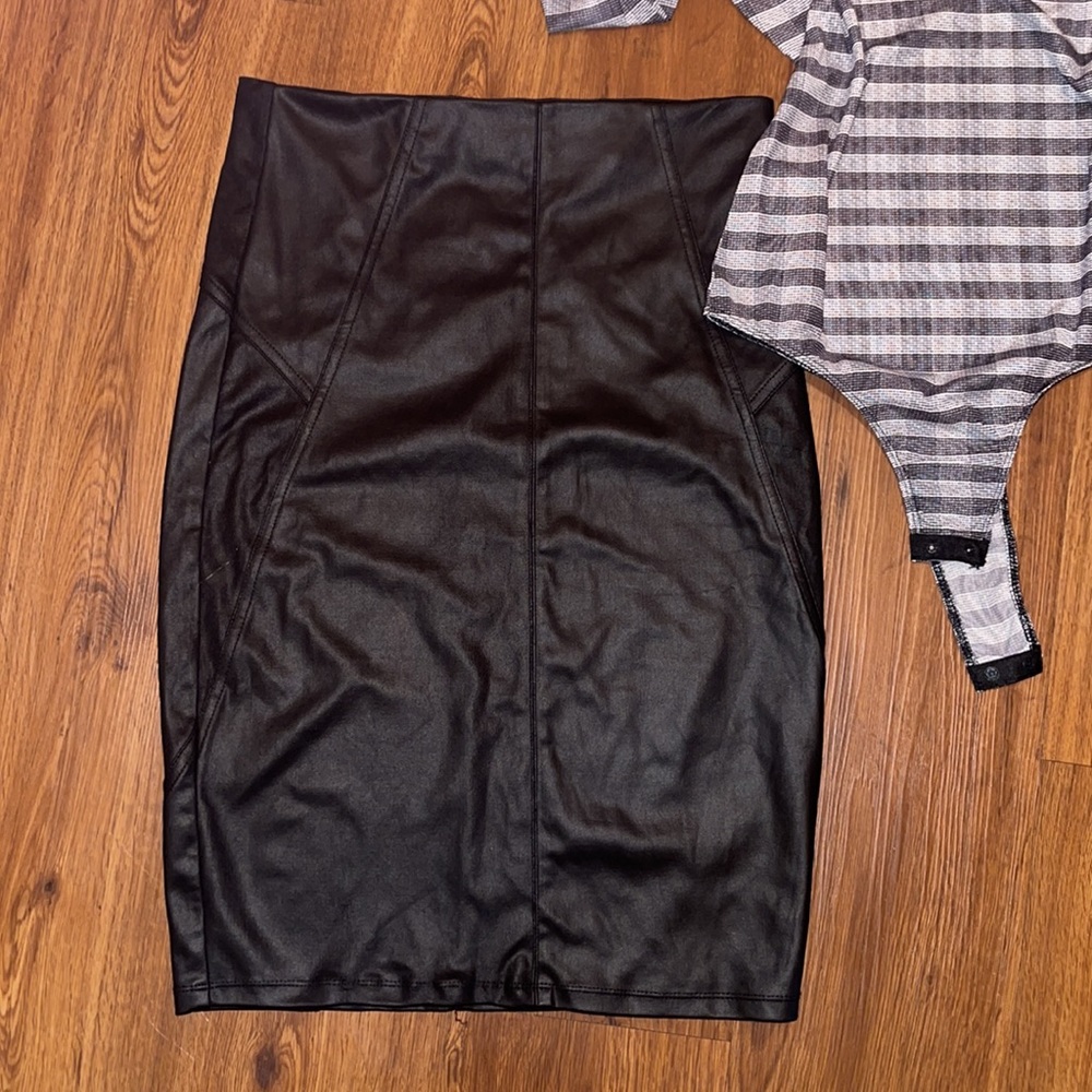 AKIRA bodysuit and faux leather skirt SET - Picture 2 of 3